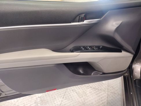 Used 2020 Toyota Camry SE w/ Convenience Package FWD image 17