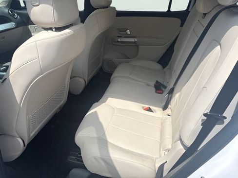 Used 2023 Mercedes-Benz GLB 250 4MATIC w/ Premium Package image 26