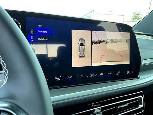 New 2025 Chevrolet Traverse LT w/ Driver Confidence Package image 15