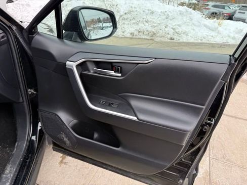 Used 2025 Toyota RAV4 XLE image 31