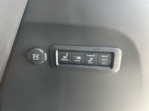 New 2026 Chrysler Pacifica Pinnacle image 10