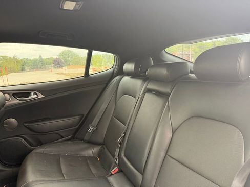 Used 2018 Kia Stinger GT1 RWD image 3