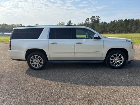 Used 2015 GMC Yukon XL Denali w/ Touring Package AWD/4WD image 8