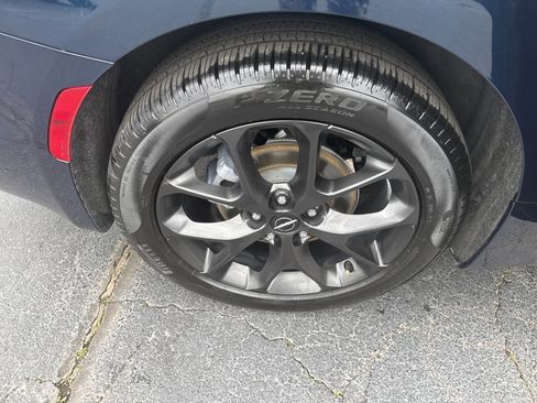 Used 2025 Chrysler Pacifica Limited image 16