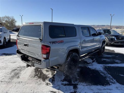 Used 2018 Toyota Tacoma TRD Sport image 7