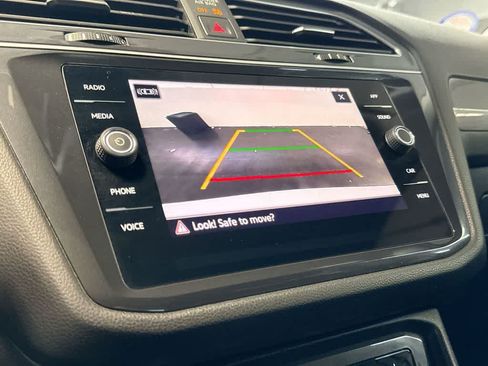 Certified 2024 Volkswagen Tiguan SE w/ Panoramic Sunroof Package FWD image 18