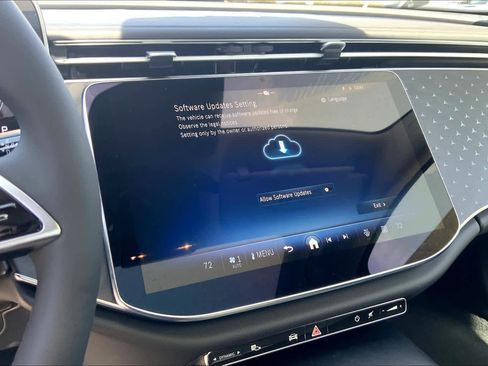 Used 2025 Mercedes-Benz E 350 Sedan image 12