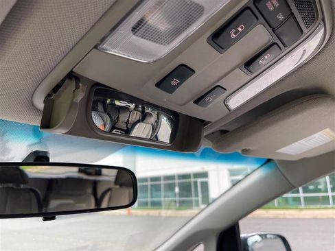 Used 2017 Kia Sedona LX w/ LX Essentials Premium Package FWD image 87