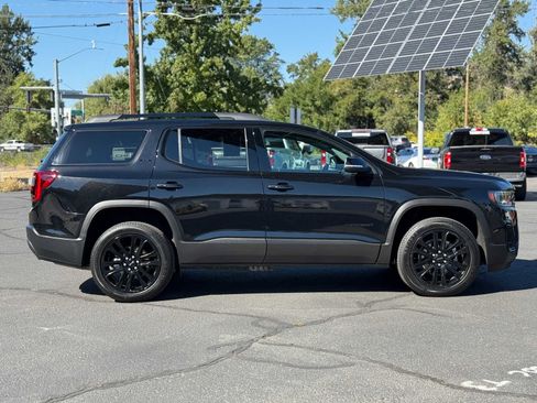 Certified 2022 GMC Acadia SLE w/ Driver Convenience Package image 4