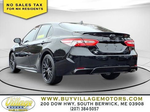 Used 2019 Toyota Camry SE image 3