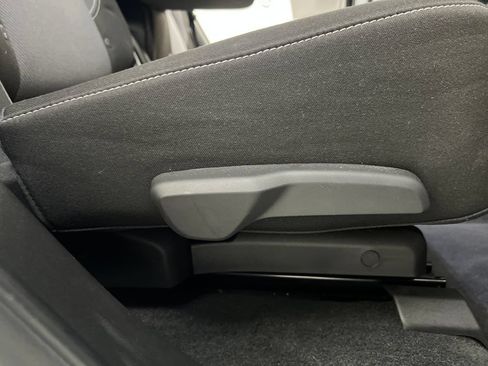 Used 2025 Chevrolet Blazer LT FWD image 23
