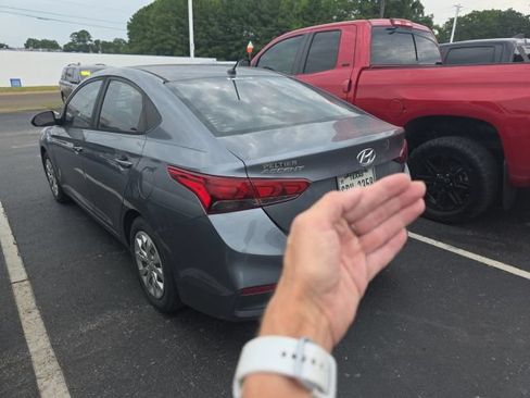 Used 2019 Hyundai Accent SE FWD image 6