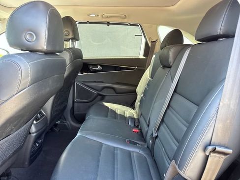 Used 2018 Kia Sorento SX FWD image 11