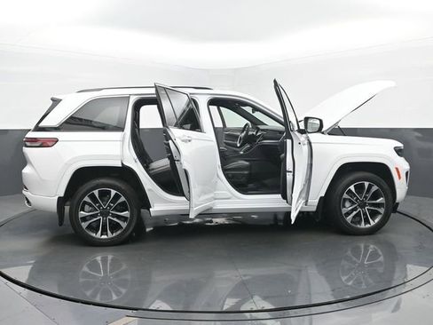 Used 2023 Jeep Grand Cherokee Overland AWD/4WD image 57