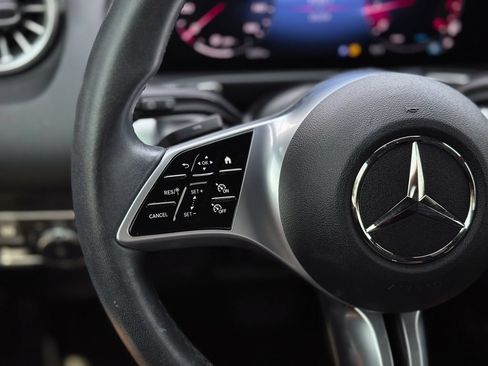 Used 2024 Mercedes-Benz GLB 250 image 17