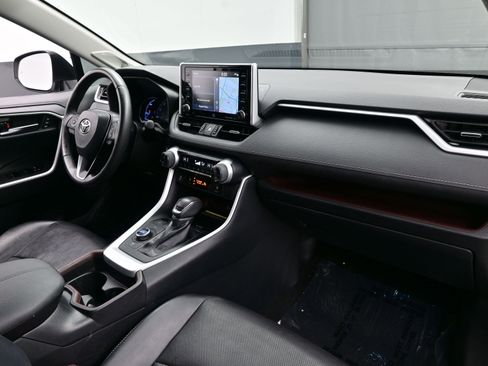 Used 2021 Toyota RAV4 Limited image 15