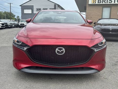 Used 2019 MAZDA MAZDA3 Hatchback w/ Preferred Package FWD image 2