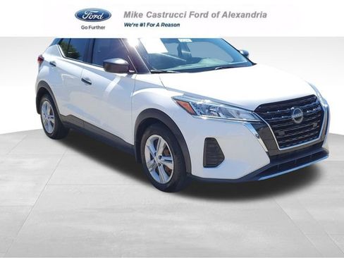 Used 2022 Nissan Kicks S FWD image 1