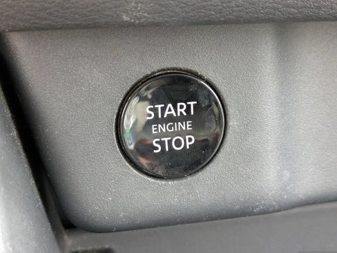 Certified 2025 Nissan Rogue SV FWD image 27