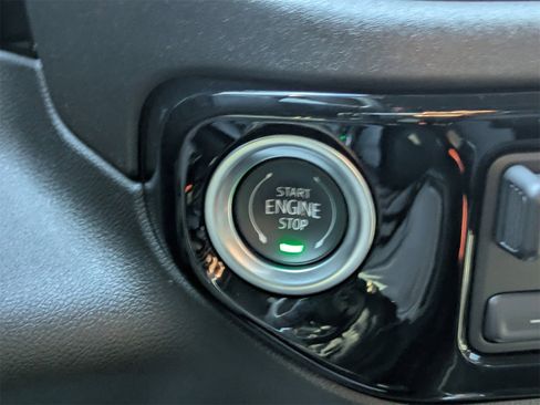 Used 2025 GMC Sierra 2500 SLT w/ SLT Convenience Package image 36