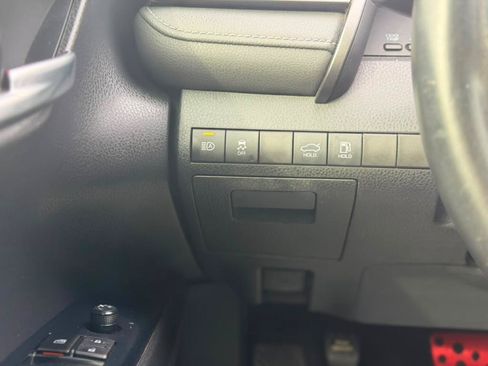 Used 2020 Toyota Camry SE FWD image 19
