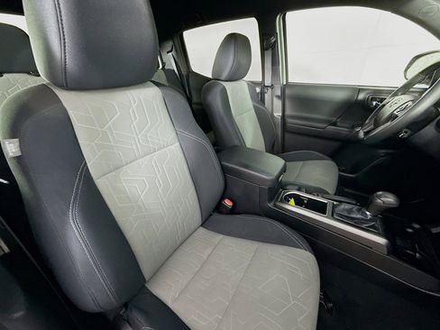 Used 2022 Toyota Tacoma TRD Off-Road w/ Technology Package image 33