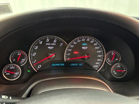 Used 2013 Chevrolet Corvette 427 w/ 1SB Preferred Equipment Group image 15