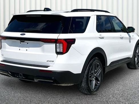 Used 2025 Ford Explorer ST-Line w/ ST-Line Street Pack AWD/4WD image 11