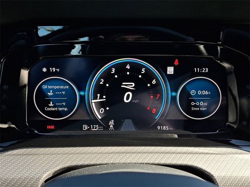 Certified 2024 Volkswagen Golf R 2.0T image 20