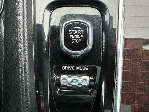 Used 2018 Volvo XC90 T6 Momentum image 38