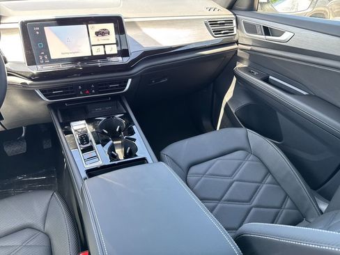 New 2026 Volkswagen Atlas Cross Sport SE FWD image 14