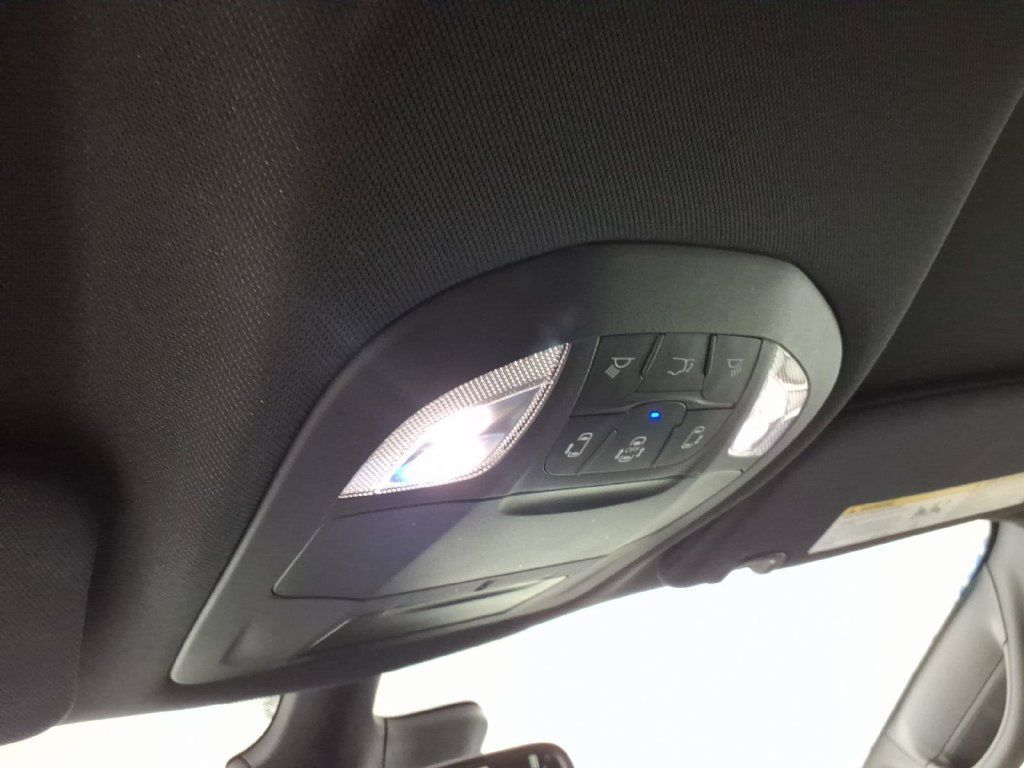 Used 2025 Chrysler Pacifica Select w/ Uconnect Theater Family Group FWD image 25