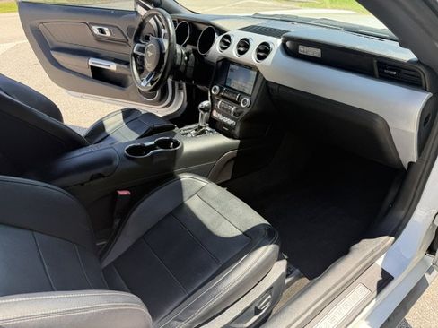 Used 2016 Ford Mustang Premium RWD image 13