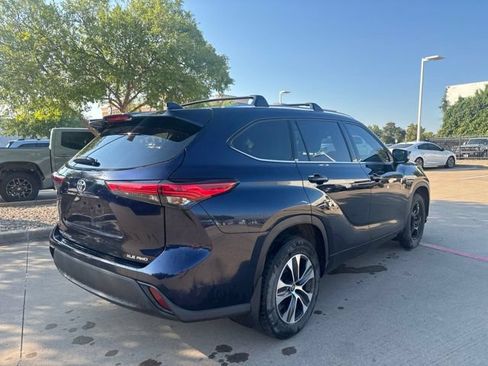 Used 2021 Toyota Highlander XLE AWD/4WD image 5