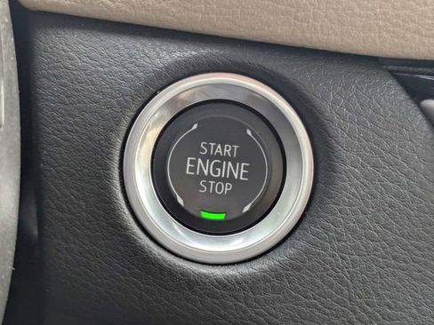 Used 2025 Cadillac XT4 Premium Luxury FWD image 31