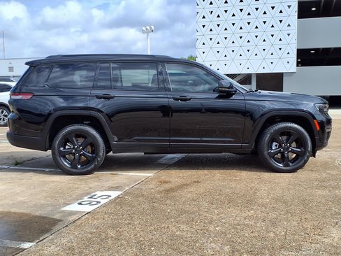 Used 2025 Jeep Grand Cherokee L Limited w/ Black Appearance Package RWD image 29
