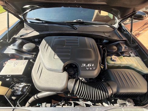 Used 2018 Chrysler 300 Touring w/ Chrome Appearance Package image 28