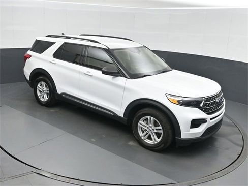 Used 2023 Ford Explorer XLT image 29