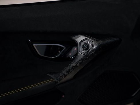 Used 2018 Lamborghini Huracan Performante AWD/4WD image 24