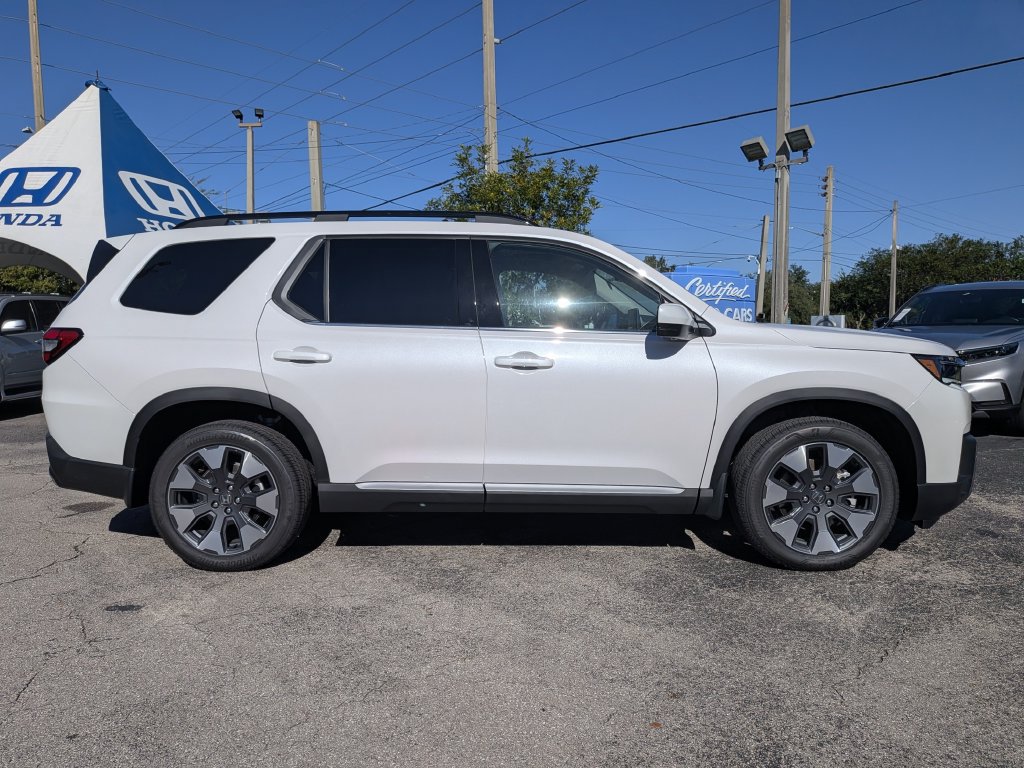 New 2026 Honda Pilot Touring image 3