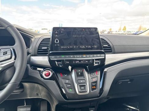 New 2026 Honda Odyssey Touring image 18