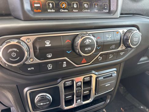 Used 2019 Jeep Wrangler Unlimited Sahara w/ Dual Top Group image 25