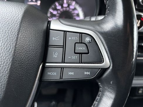 Used 2022 Toyota Highlander LE image 12