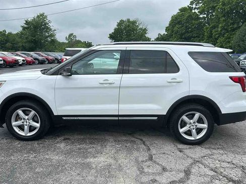 Used 2017 Ford Explorer XLT image 5