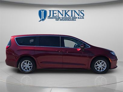 Used 2023 Chrysler Pacifica Touring-L