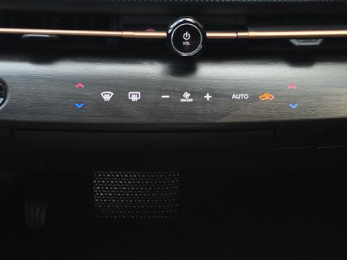 Used 2025 Nissan Ariya AWD image 19