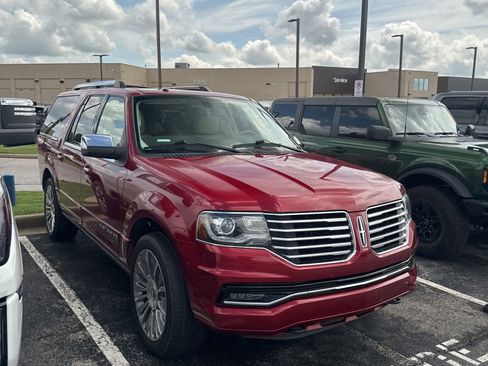 Used 2015 Lincoln Navigator L 4WD w/ Equipment Group 101A Reserve image 2