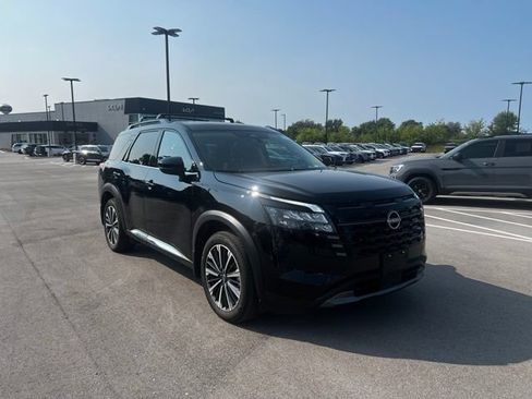 Used 2026 Nissan Pathfinder Platinum w/ Lighting Package AWD/4WD image 8