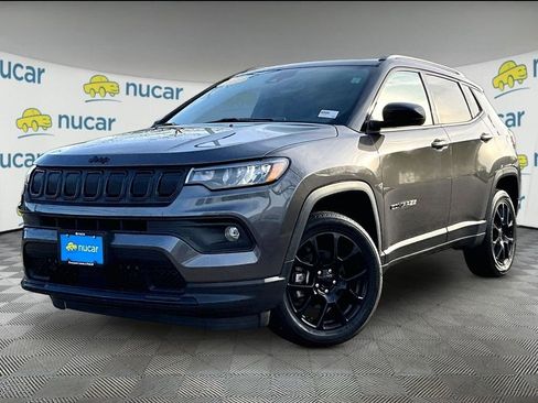 Used 2022 Jeep Compass Latitude w/ Sun and Sound Group AWD/4WD image 3