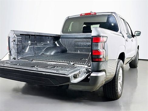 Used 2023 Nissan Frontier SV image 25